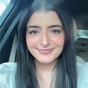 Meet your Posher, Dania